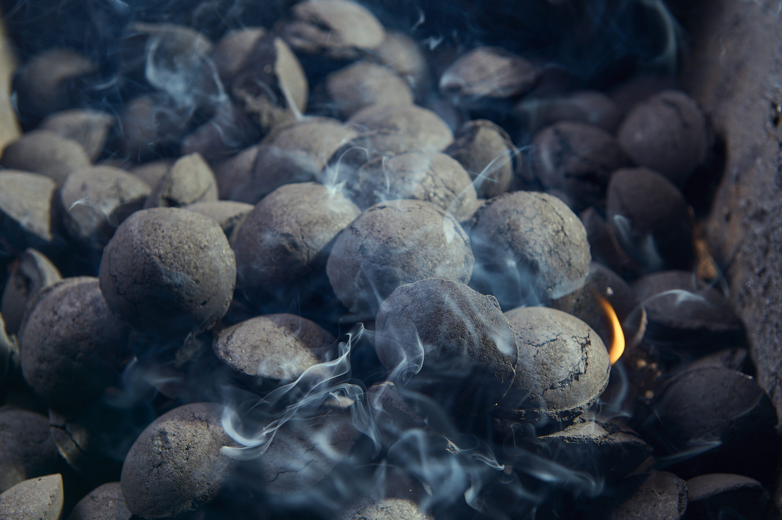 Bio Briquettes building a stable cooking heat